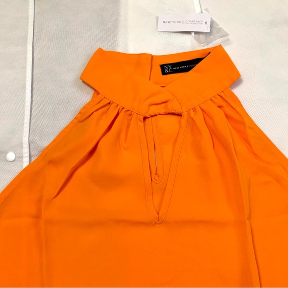 🎊 New New York & Company Sleeveless Twist-Neck Cut Out Top - Picture 5 of 6